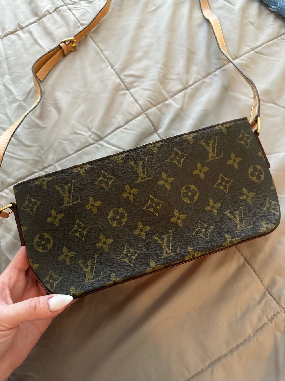 Louis Vuitton Monogram Canvas Crossbody with Tan Strap - Picture 3 of 14